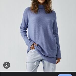 Free people Casey Mock Ribbed Tunic Sweater. Size S